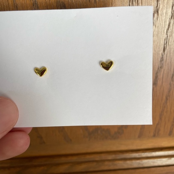 Gold Heart Stud Earrings NWOT - Picture 2 of 5